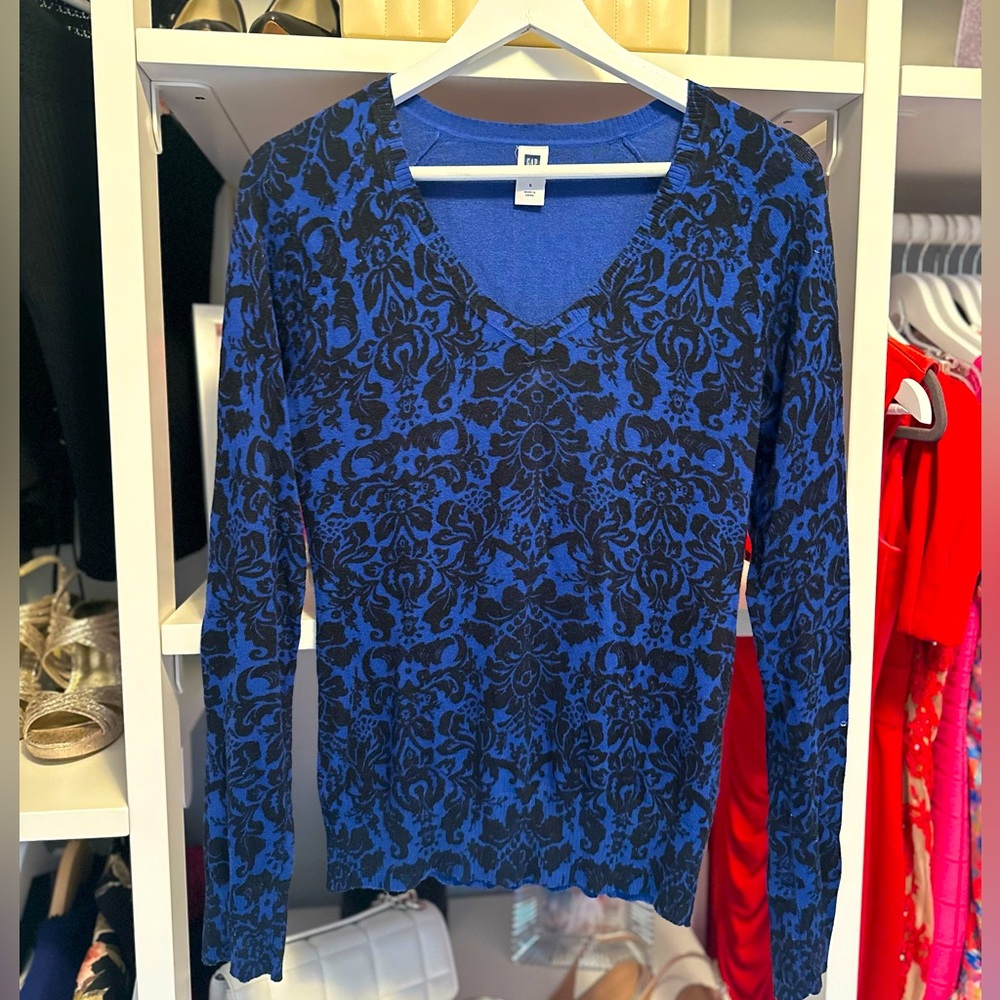 Gap Soft V-Neck Damask Print Sweater